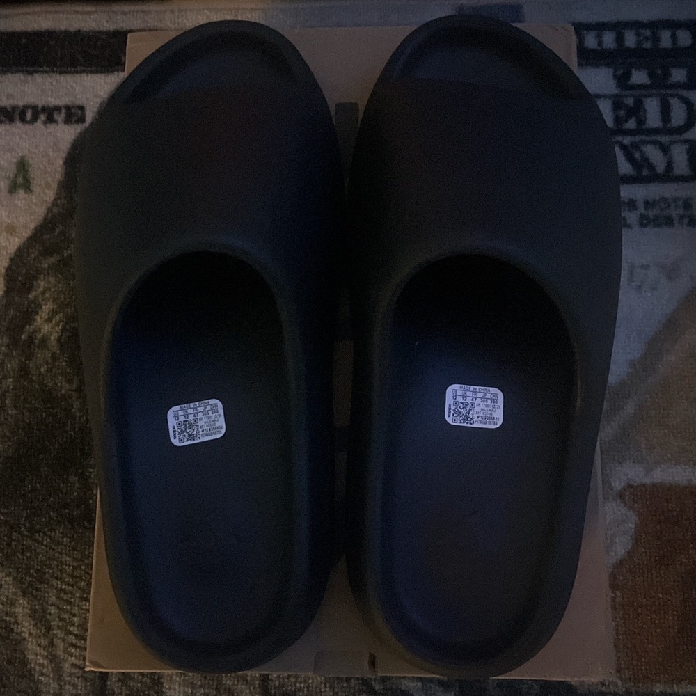 Yeezy Slide Onyx Size 12